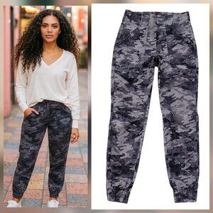 Spanx Stretch Twill Camo Jogger With Zippered Ankle Hems Black and Gray Like New